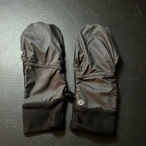 Lululemon pinnacle warmth mittens